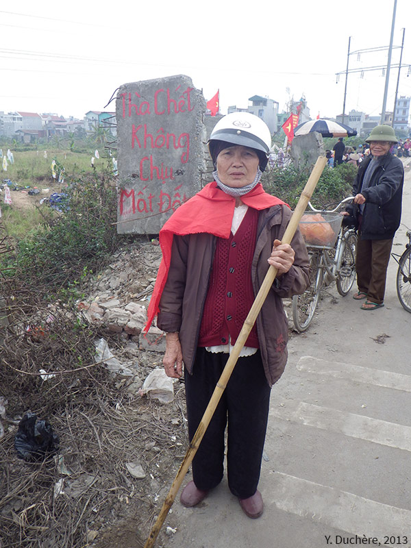"Plutôt mourir que perdre nos terres" cliché Yves Duchère Vietnam