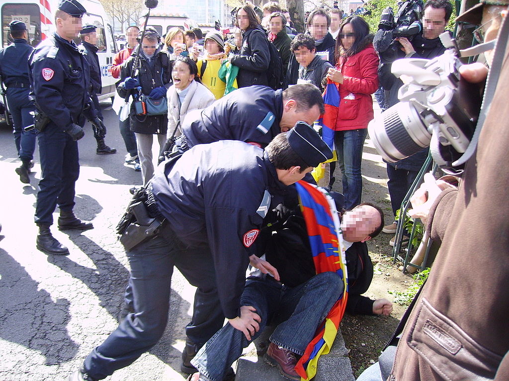 Manifestation pro-tibétaines lors du passage de la flamme olympique à Paris 2008