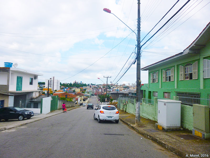 Alice Moret — rue Elis Regina, dans le quartier d’Areias à Sao José, Florianopolis