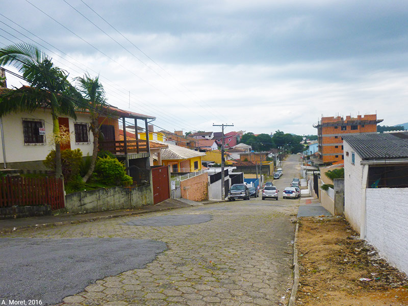 Alice Moret — rue Elis Regina, dans le quartier d’Areias à Sao José, Florianopolis