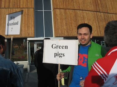 Manifestation anti-Greenpeace à Nuuk