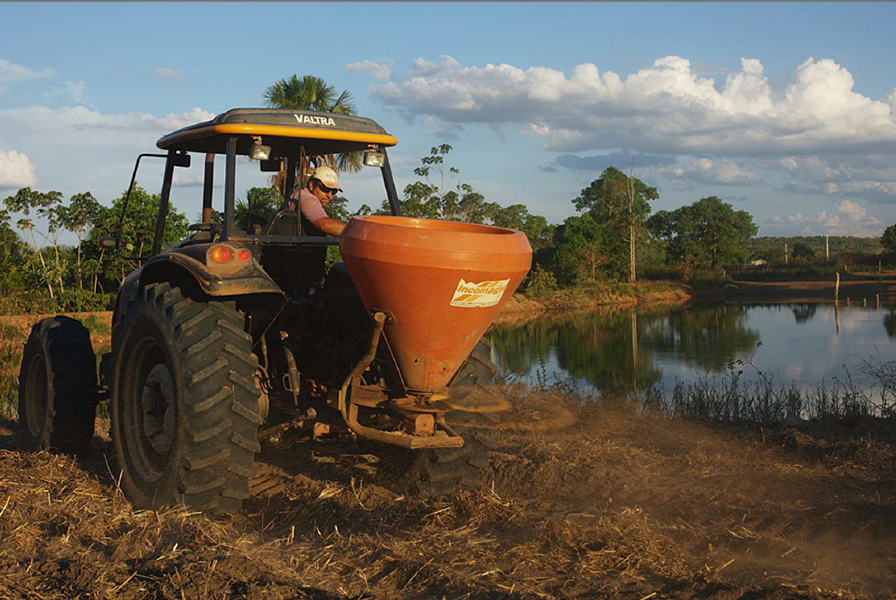 Instituto SocioAmbiental — photographie des semis mécanisés pour restaurer les terres déboisées
