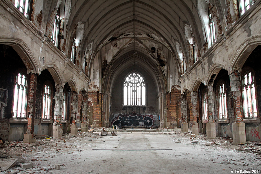 Aude Le Gallou — détroit église abandonnée en ruine