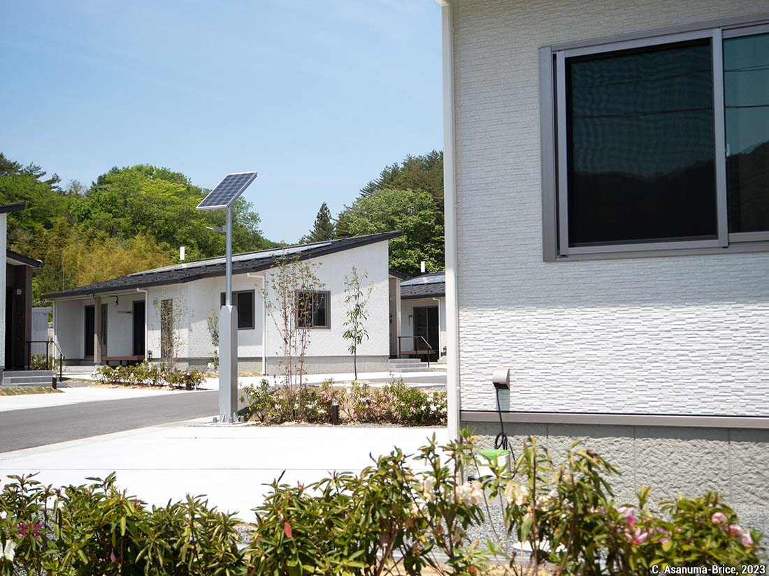 Les lotissements pavillonnaires de la reconstruction, quartier Tsushima (commune de Namie, Fukushima, Japon), 1/3 