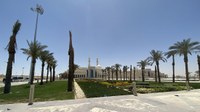 La mosquée Masr au Caire (chantier de la nouvelle capitale administrative de l'Égypte), reprise des codes architecturaux du Golfe