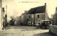 Saint Mard (77), train du tramway de Meaux à Dammartin à la halte de Saint Mard (village)