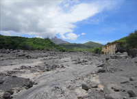 Débris volcaniques dans la basse-vallée de la Belham River (2011) (Montserrat, Royaume Uni)
