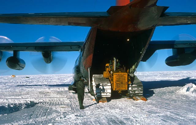 Antarctique : approvisionner un site situé à 1000 km à l’intérieur du continent (1/2)