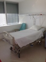Aménagement des chambres : chambre hospitalière standard à Montreuil (Paris)