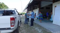 « Drive électoral » devant le bureau de vote d’Avatoru, vers 17 heures (Polynésie française)
