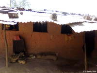 Auto-construction des quartiers informels de la ville de Ziguinchor  (maisons traditionnelles en poto-poto), Casamance, Sénégal