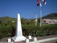 frontière entre Saint-Martin (dans l'UE) et Sint-Maarten (hors UE)