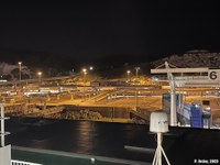 Vue des parkings et du terminal ferry de Douvres. Les célèbres falaises à l’arrière-plan (Royaume-Uni)
