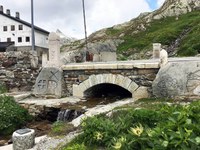 Pont frontalier entre Suisse et Italie au col du Grand Saint-Bernard