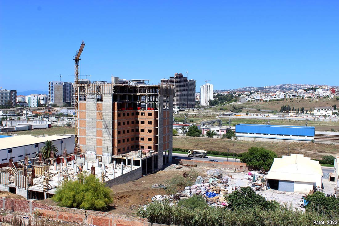 Transition paysagère, urbanisation et verticalisation aux abords de la gare TGV de Tanger (Maroc) 