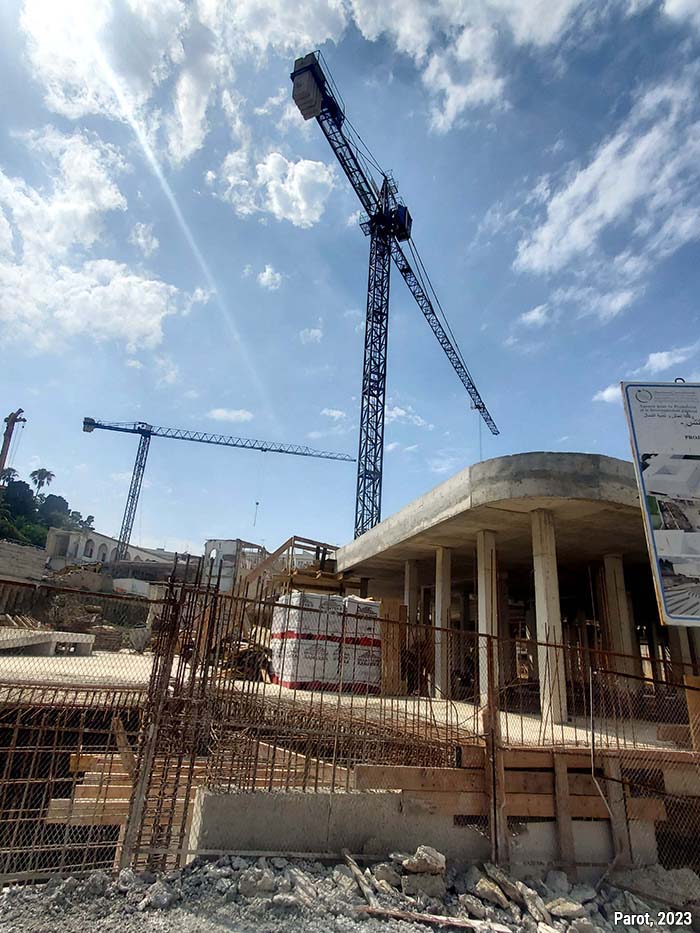 Chantier et grues à Tanger (Maroc)