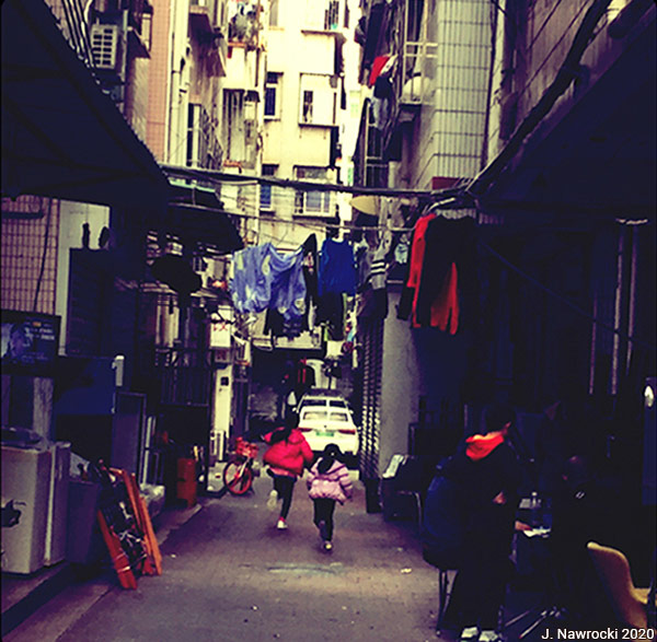 Rue de Baishizhou à Shenzhen, à seulement une station de métro du quartier central de High-tech Parc (Chine)