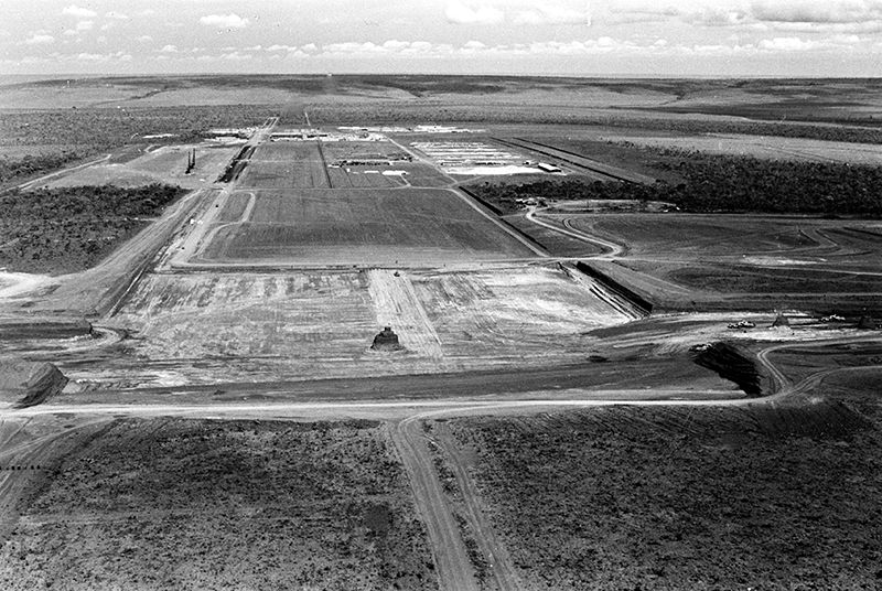 L'axe monumental au début de la construction de Brasilia. Source&nbsp;: brasilia.df.gov.br.