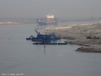 Canal de Suez (Égypte). Travaux de dragage et d’entretien des berges 