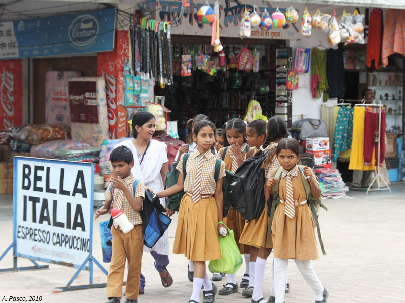 Ecolières et écoliers  au Rajasthan