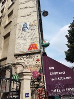 « Tags vandales », désordre esthétique, dus à divers modes d’expression du street art, accumulés les uns à côté des autres (Paris, 9e arrondissement)