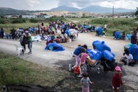 Migration. Le départ des familles yézidies. Camp de Katsikas (Grèce)