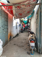 Logements informels bon marché à Hanoï (Vietnam)