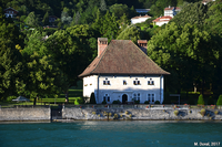 Villa « pieds dans l’eau » à Veyrier, sur la rive est du lac d’Annecy, vue depuis le lac