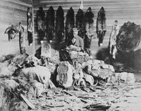 Un marchand de la Compagnie de la baie d'Hudson à Fort Chipewyan, Alberta, 1890