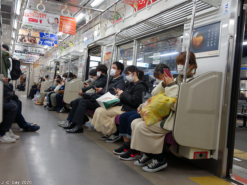 Jean Christophe Gay — Masques dans le métro tokyo japon