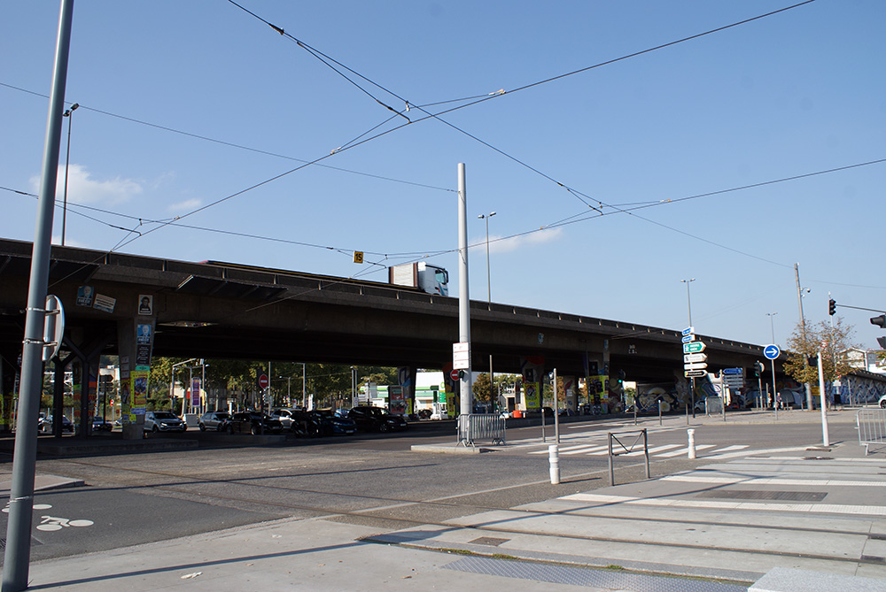 Coupure autoroutière entre le musée et le reste du quartier (Lyon)