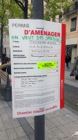 Tag « On veut des jardins !!! » sur un permis d’aménager, place de la République, Lyon 2e arrondissement
