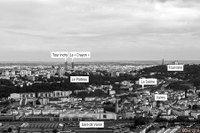 Vue de Lyon depuis le toit de la tour panoramique de la Duchère, avec toponymes