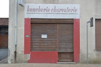 Devanture d’une ancienne boucherie à Saint-Nizier-le-Bouchoux (Auvergne-Rhône-Alpes)