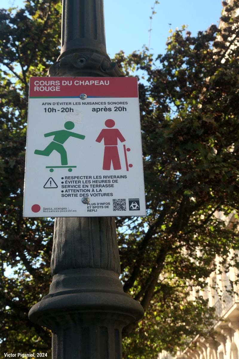 Signalétique et régulation temporelle – l’exemple du cours du Chapeau-Rouge panneau