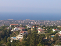 Le massif hôtel-casino Cratos (vu de loin) (Chypre du Nord)