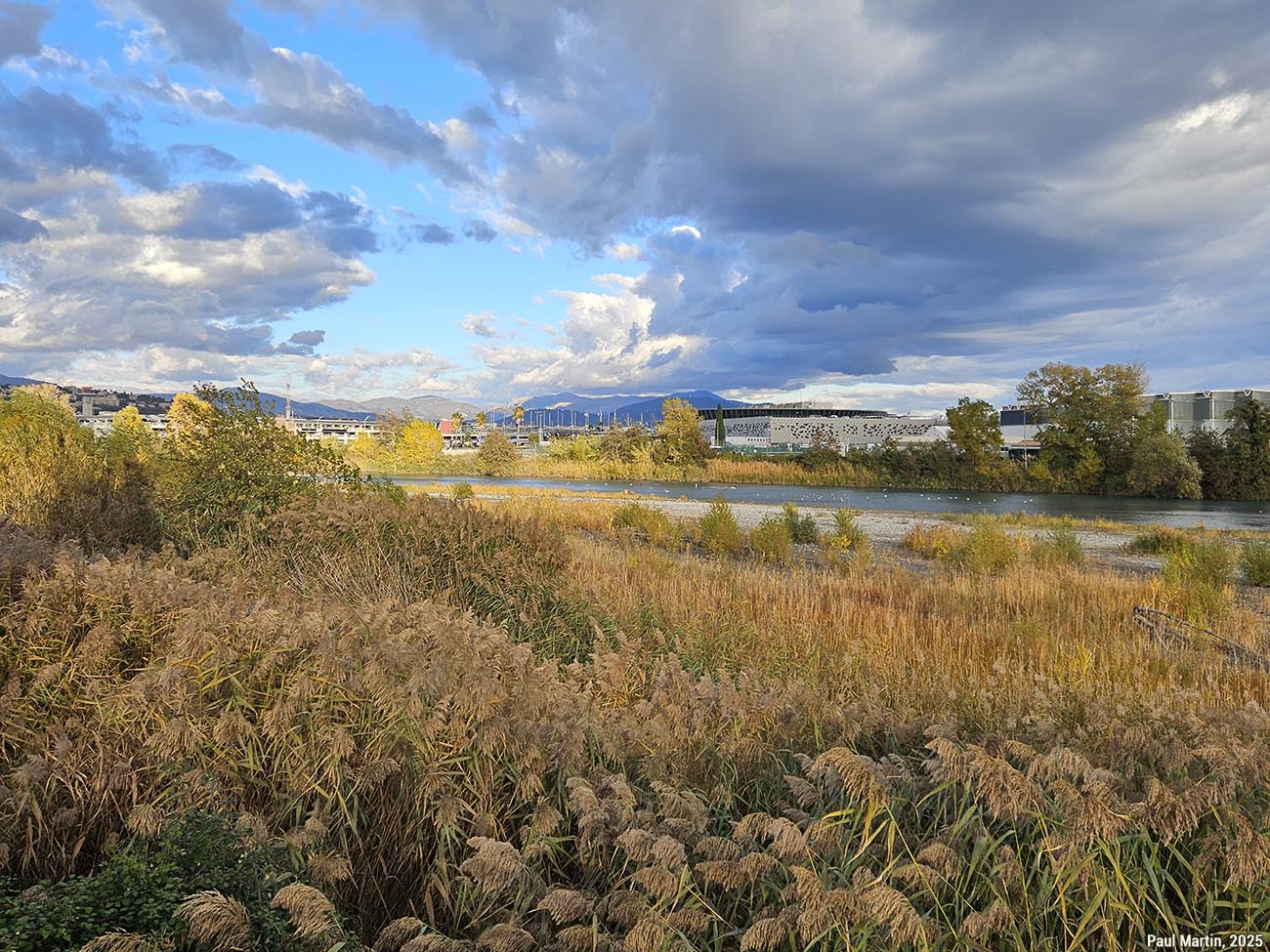 depuis la rive droite vue sur l aéroport 