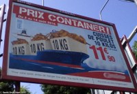 Transport maritime et coût des marchandises importées : une constante dans les affiches publicitaires en Martinique