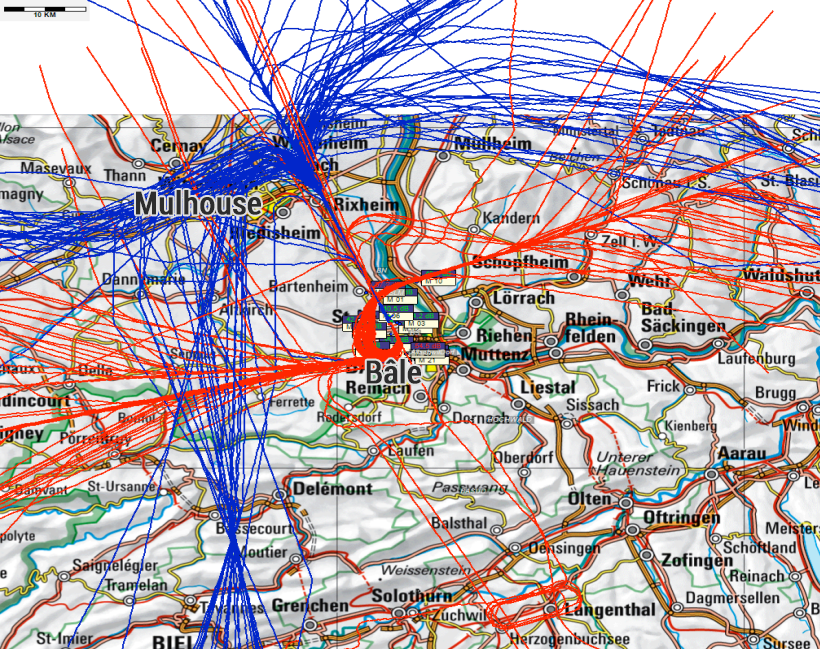 Les corridors de décollage (en rouge) et d’atterrissage (en bleu) de la piste 15, de l’EuroAirport