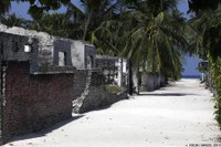 Maisons abandonnées suite au tsunami de décembre 2004 sur l’île de Mundoo, Maldives