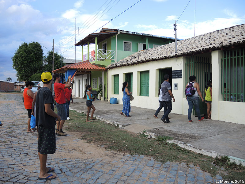 Lucie Morère — photographie Les participants du projet visitent la maison de la culture de Serra das Araras
