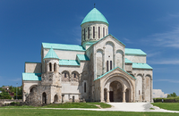 La cathédrale de Bagrati en 2014, après les travaux ayant conduit à son retrait du bien sériel (Géorgie)