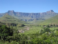 L’amphithéâtre du Royal Natal National Park, paysage emblématique situé au nord du parc d’uKhahlamba-Drakensberg (haute définition) (Afrique du Sud)