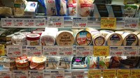 Diversité de fromage dans un supermarché de Tokyo