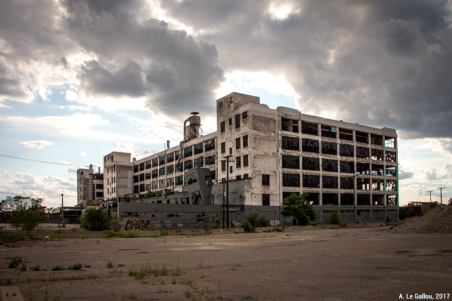 Aude Le Gallou — détroit usine abandonnée en ruine