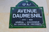 Plaque indicative de l’avenue Daumesnil, Gouverneur du Château de Vincennes