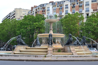 Sculptures de lions en bronze, sur la place Félix Éboué, un important repère paysager pour les Parisiens