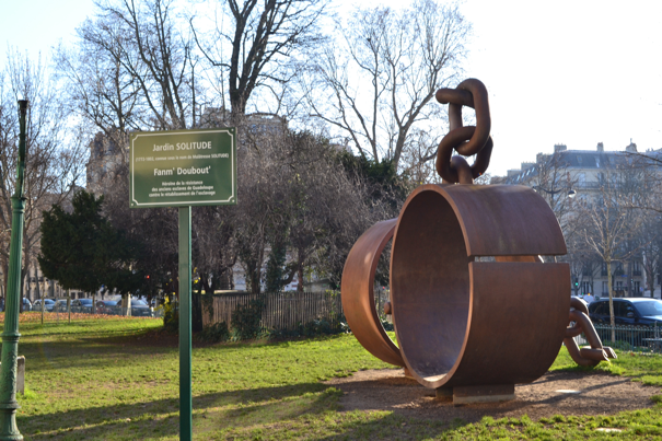 Le Jardin Solitude et la sculpture-monument les « Fers » (Paris)