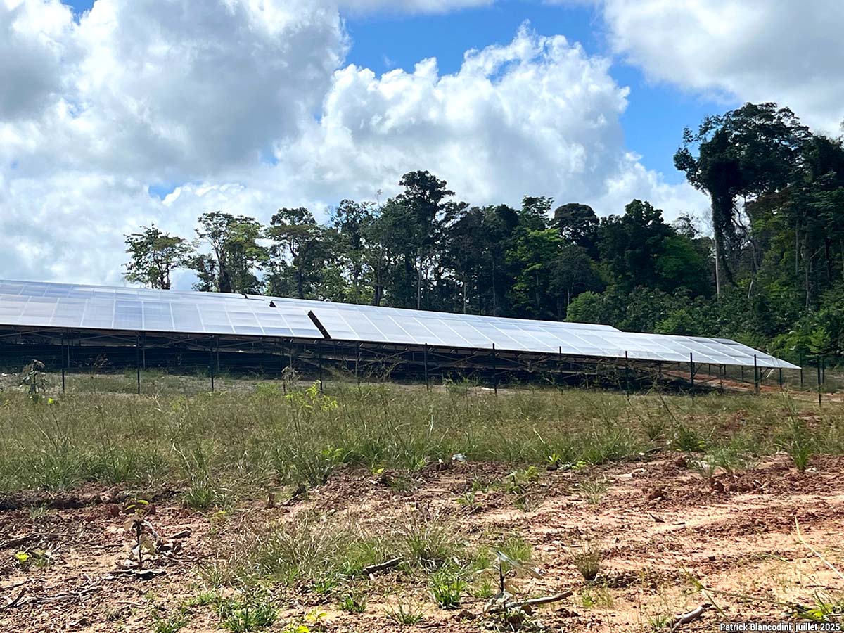 Panneaux solaires de la CEOG installés. 