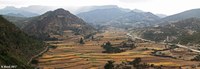 Vallée comblée de sédiments et aménagée en terrasses pour l'agriculture dans le Tigray Oriental (Éthiopie)
